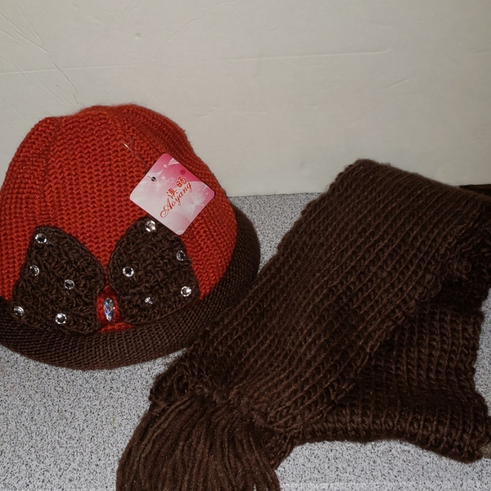 Youth Beanie with scarf - Picture 2 of 4